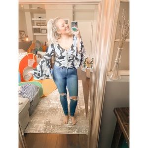 Billabong bell sleeve floral crop